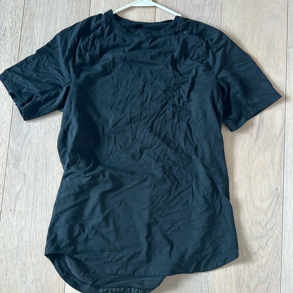 Lululemon men’s black t shirt - medium - work out shirt